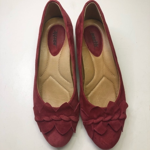 Earth Teaberry Deep Red Suede Wedge Heels, Size 7 - Picture 2 of 11